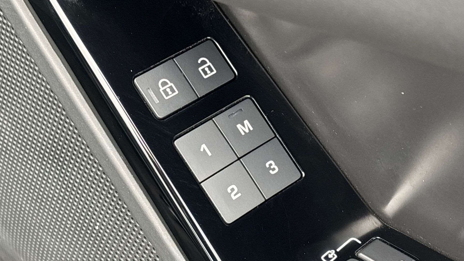 Used Land Rover Range Rover Velar 2023 for sale - 77553021: Photo 25