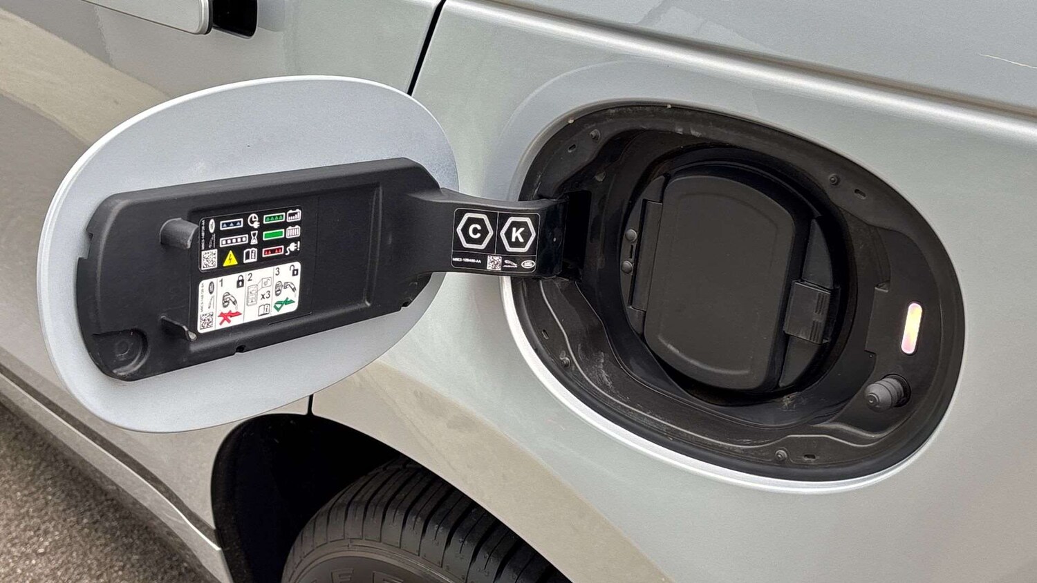 Used Land Rover Range Rover Velar 2023 for sale - 77553021: Photo 34