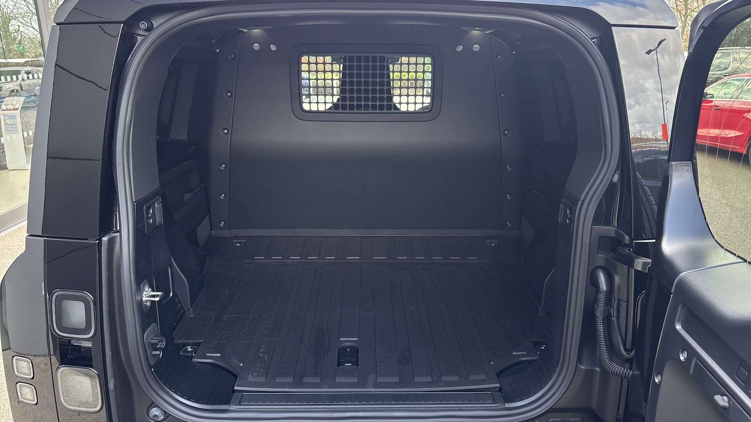 Used Land Rover Defender 90 2025 for sale - 77686671: Photo 10