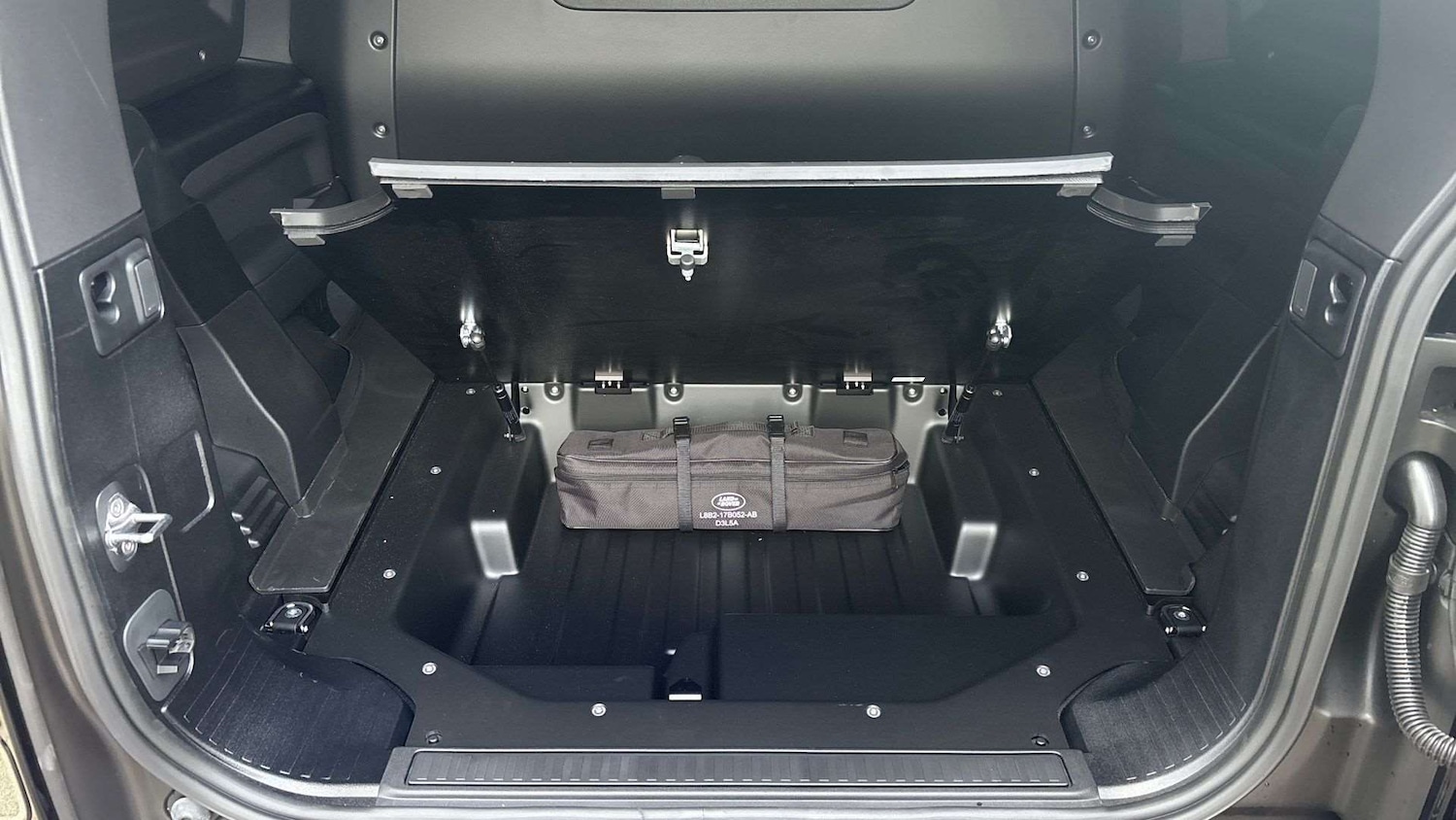 Used Land Rover Defender 90 2025 for sale - 77686671: Photo 32