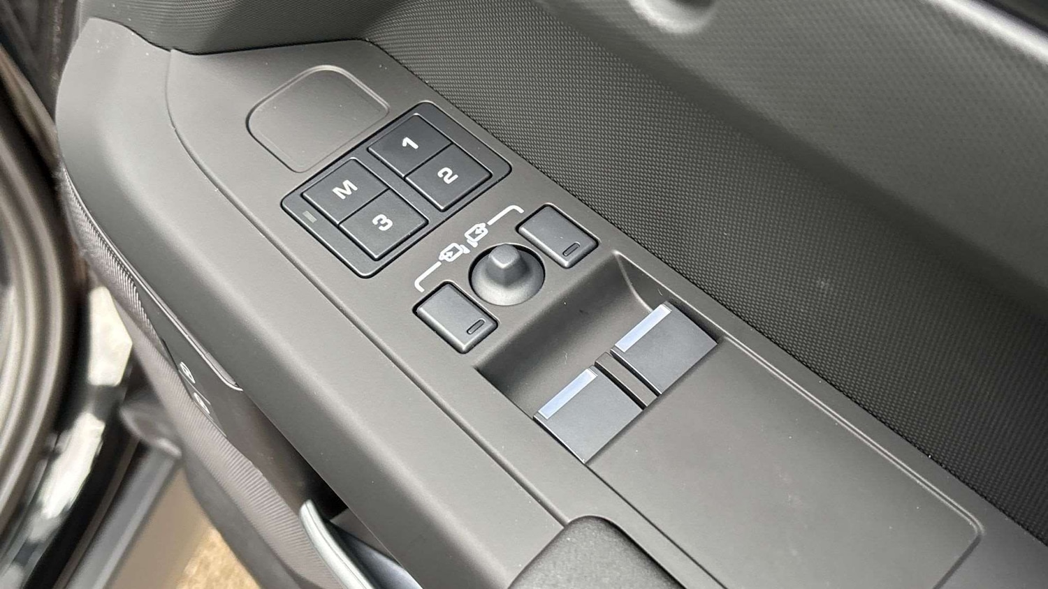 Used Land Rover Defender 90 2025 for sale - 77686671: Photo 34