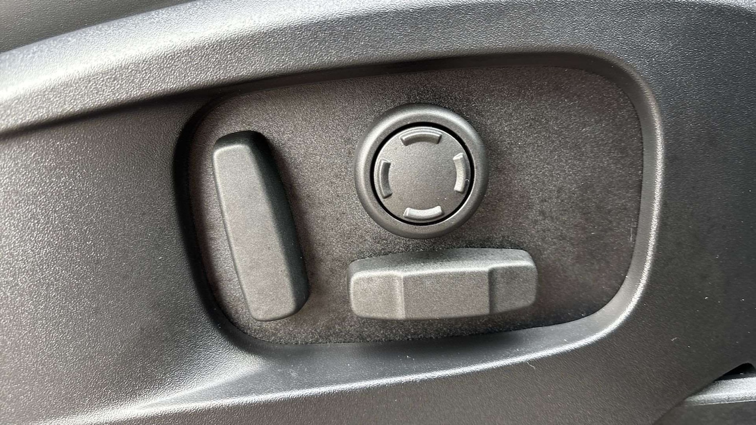 Used Land Rover Defender 90 2025 for sale - 77686671: Photo 35