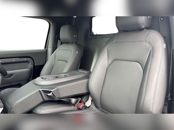 Used Land Rover Defender 2025 for sale - 78604279: Photo
