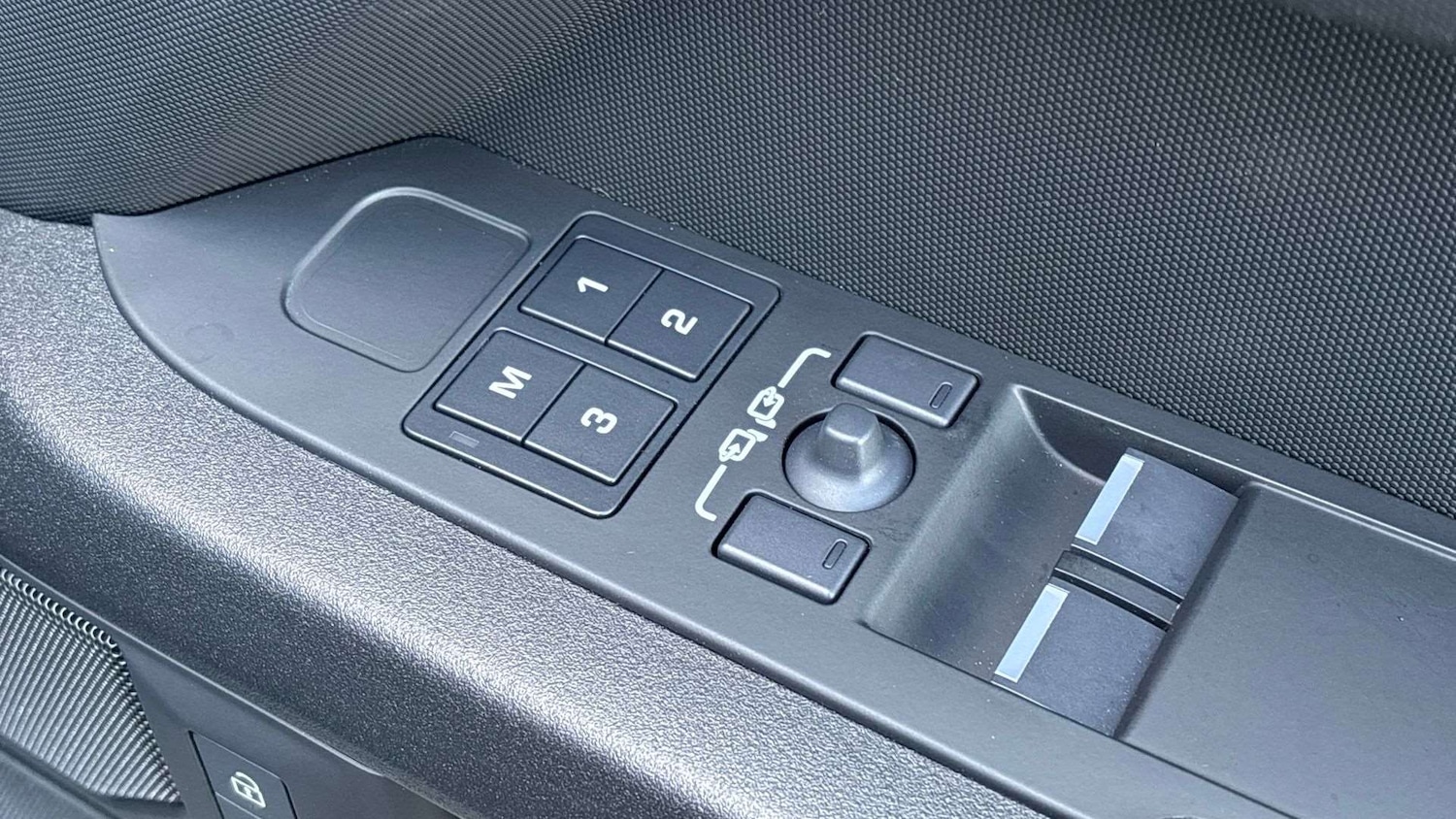 Used Land Rover Defender 2025 for sale - 77112275: Photo 25