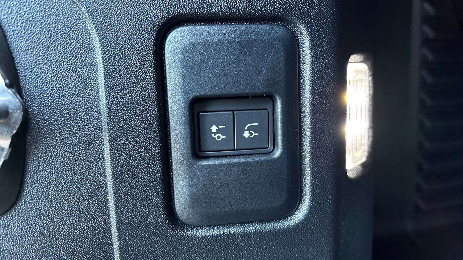 Used Land Rover Defender 2025 for sale - 77112275: Photo 27