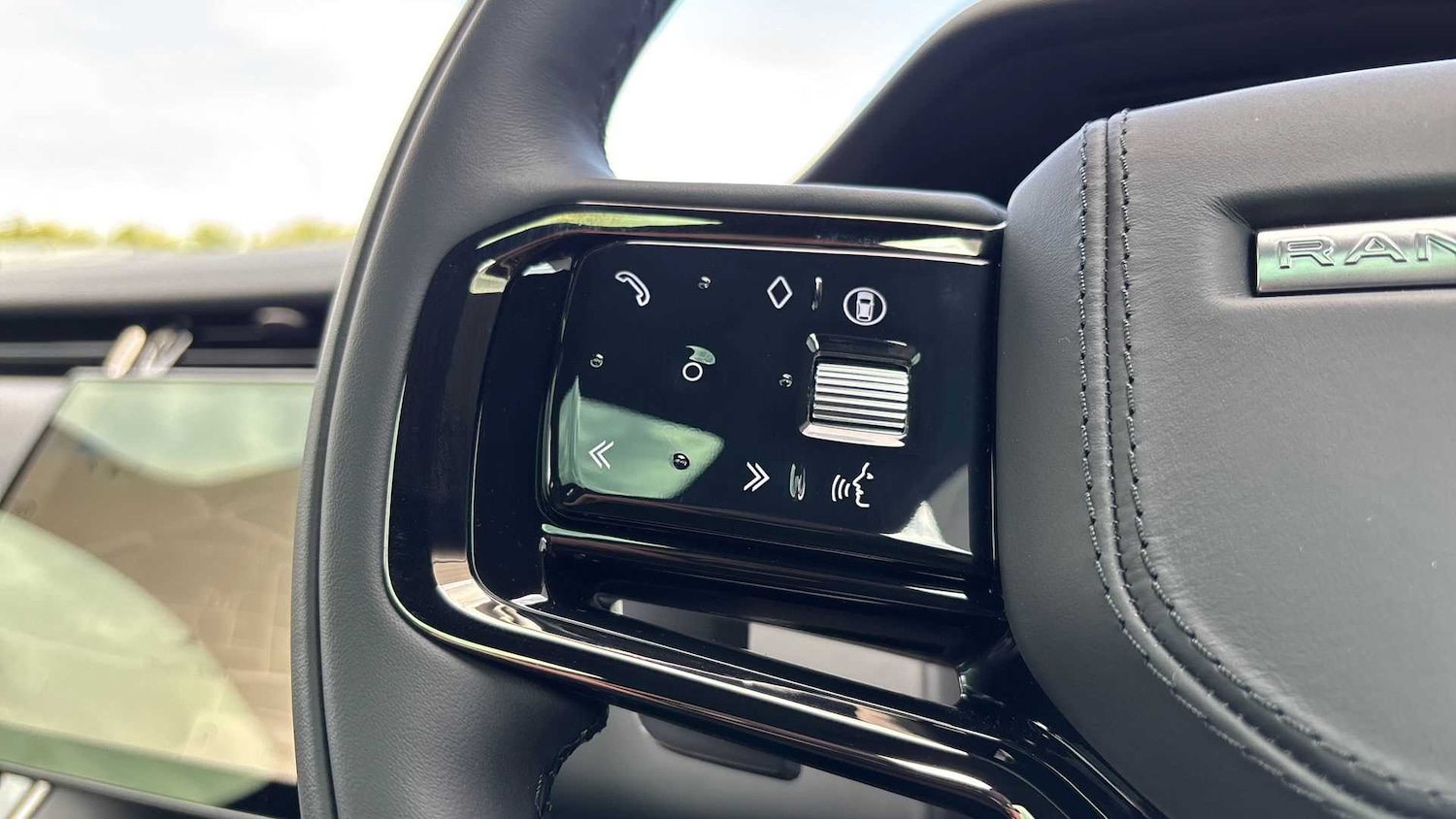 Used Land Rover Range Rover Evoque 2025 for sale - 76460090: Photo 31