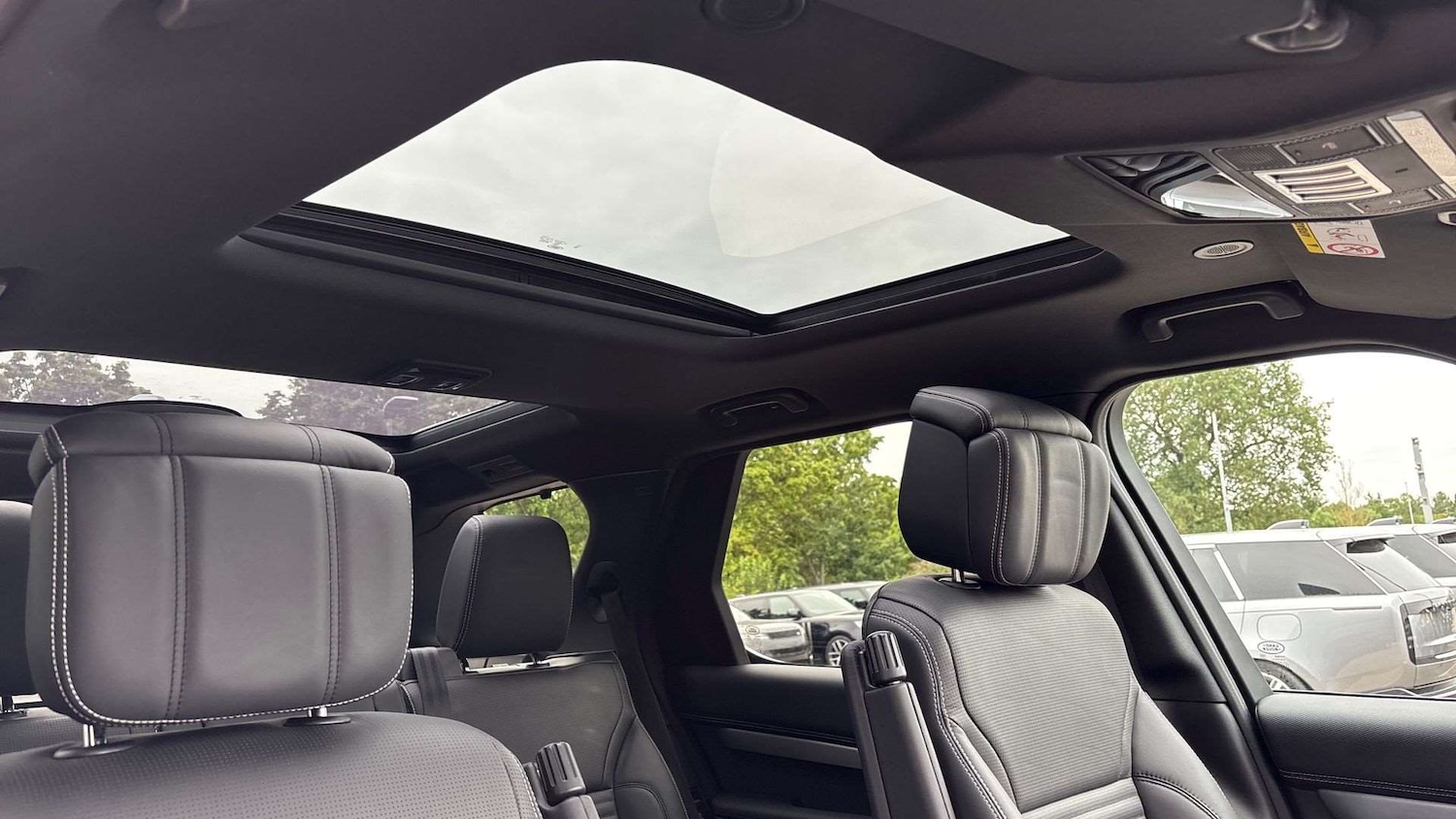 Used Land Rover Discovery 2024 for sale - 76459939: Photo 21