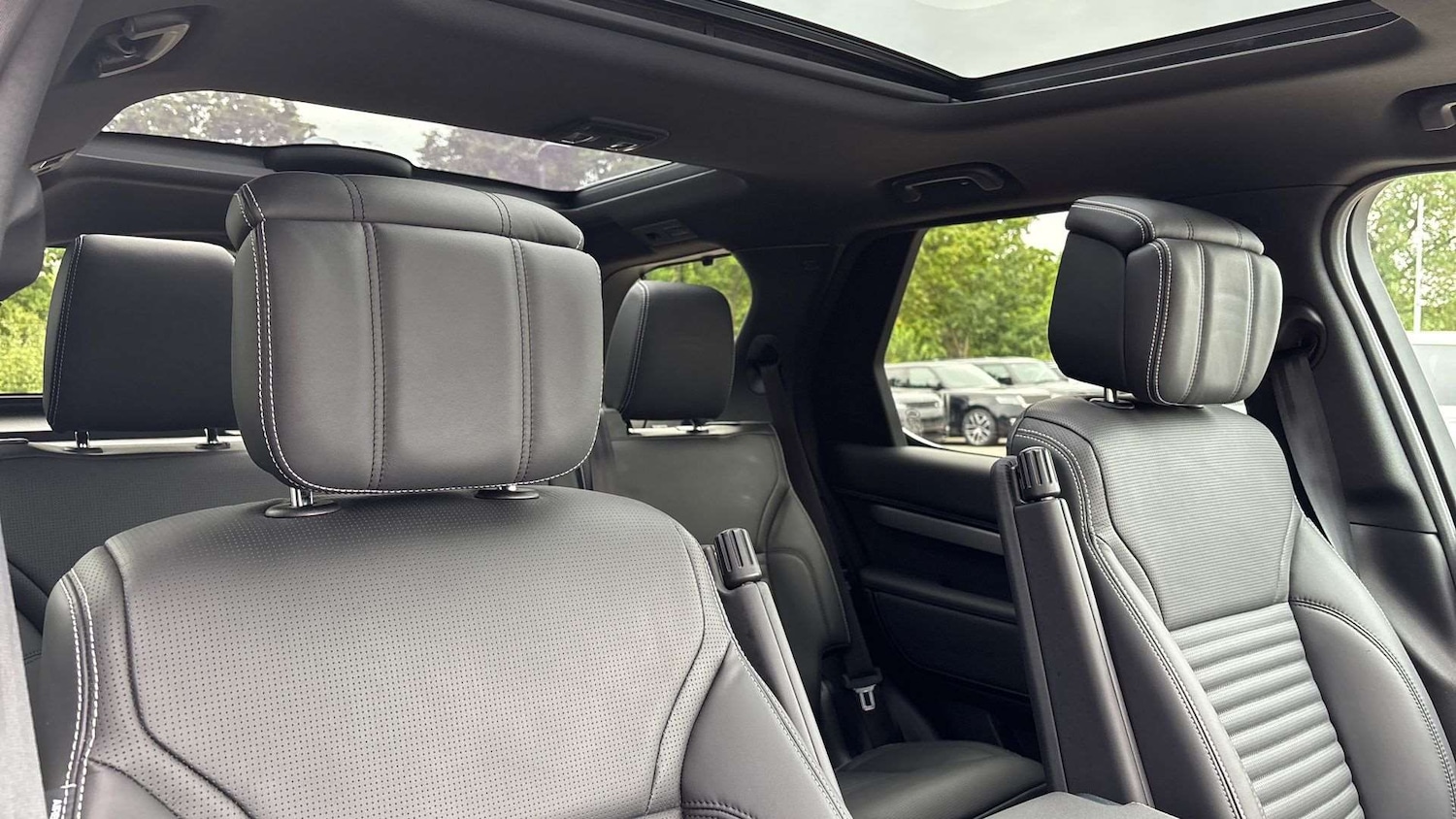 Used Land Rover Discovery 2024 for sale - 76459939: Photo 32