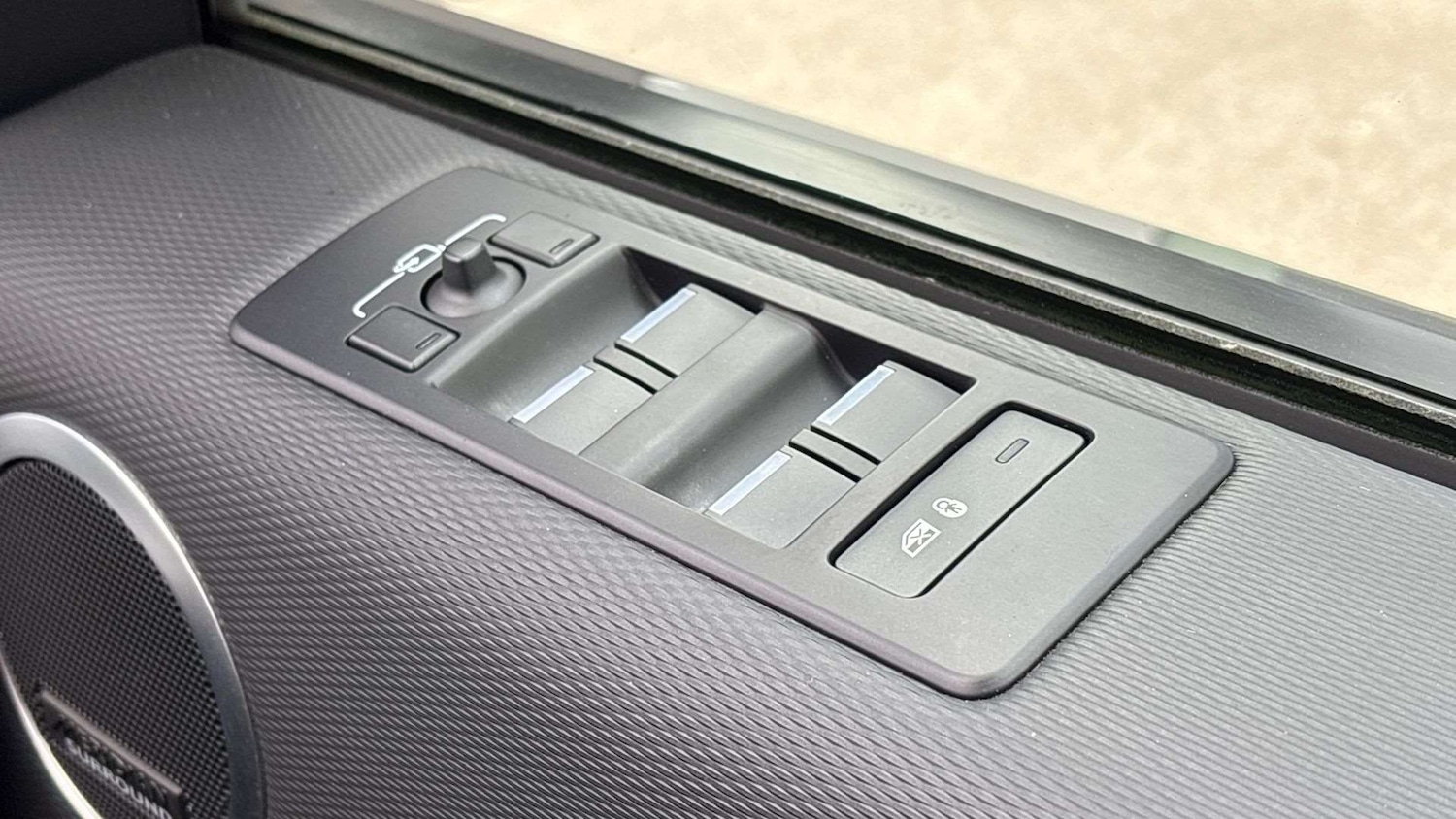 Used Land Rover Discovery 2023 for sale - 76460150: Photo 32