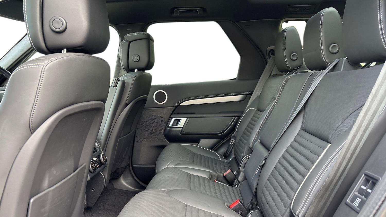 Used Land Rover Discovery 2023 for sale - 76460150: Photo 4