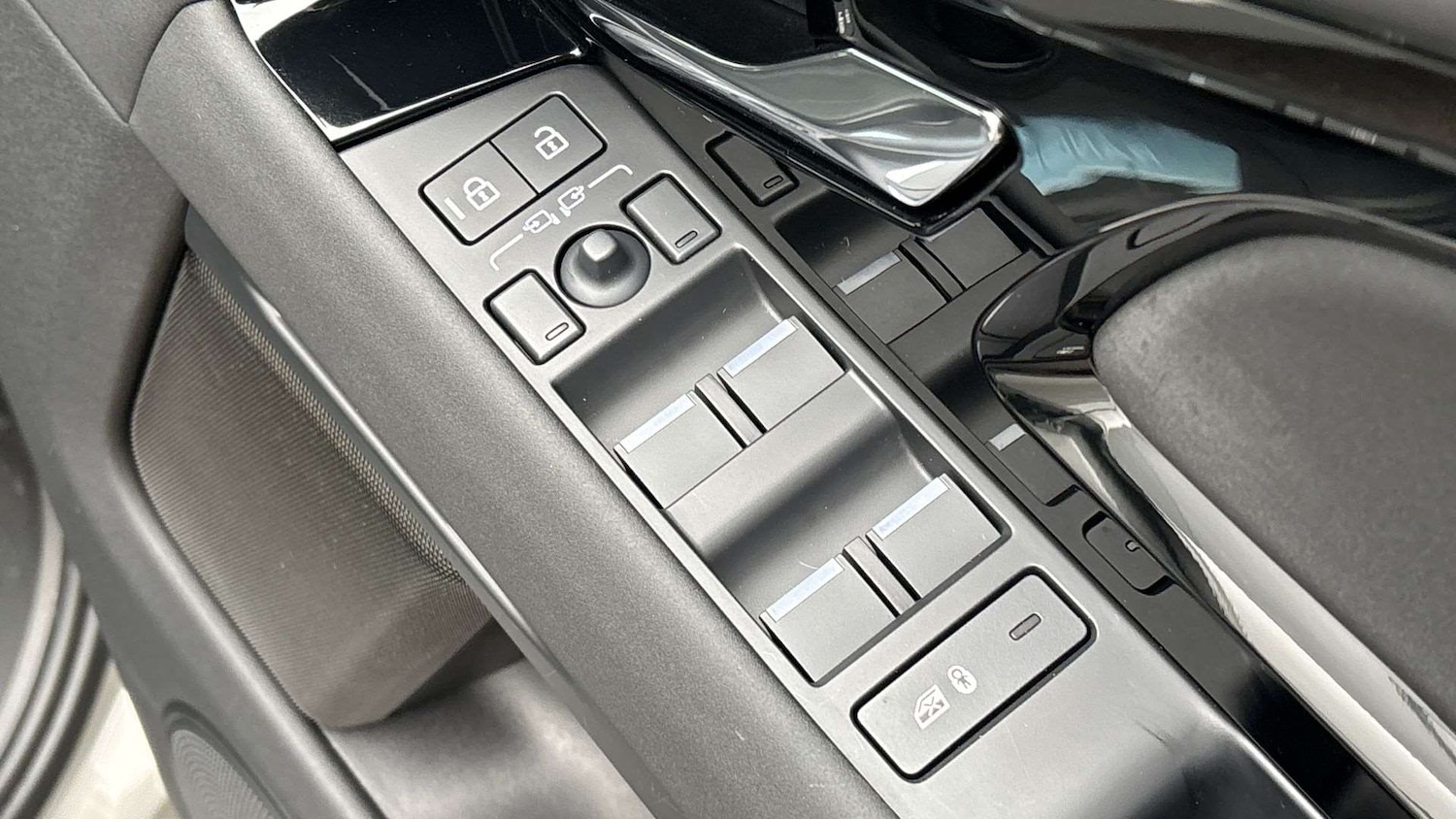 Used Land Rover Range Rover Evoque 2025 for sale - 77526883: Photo 33