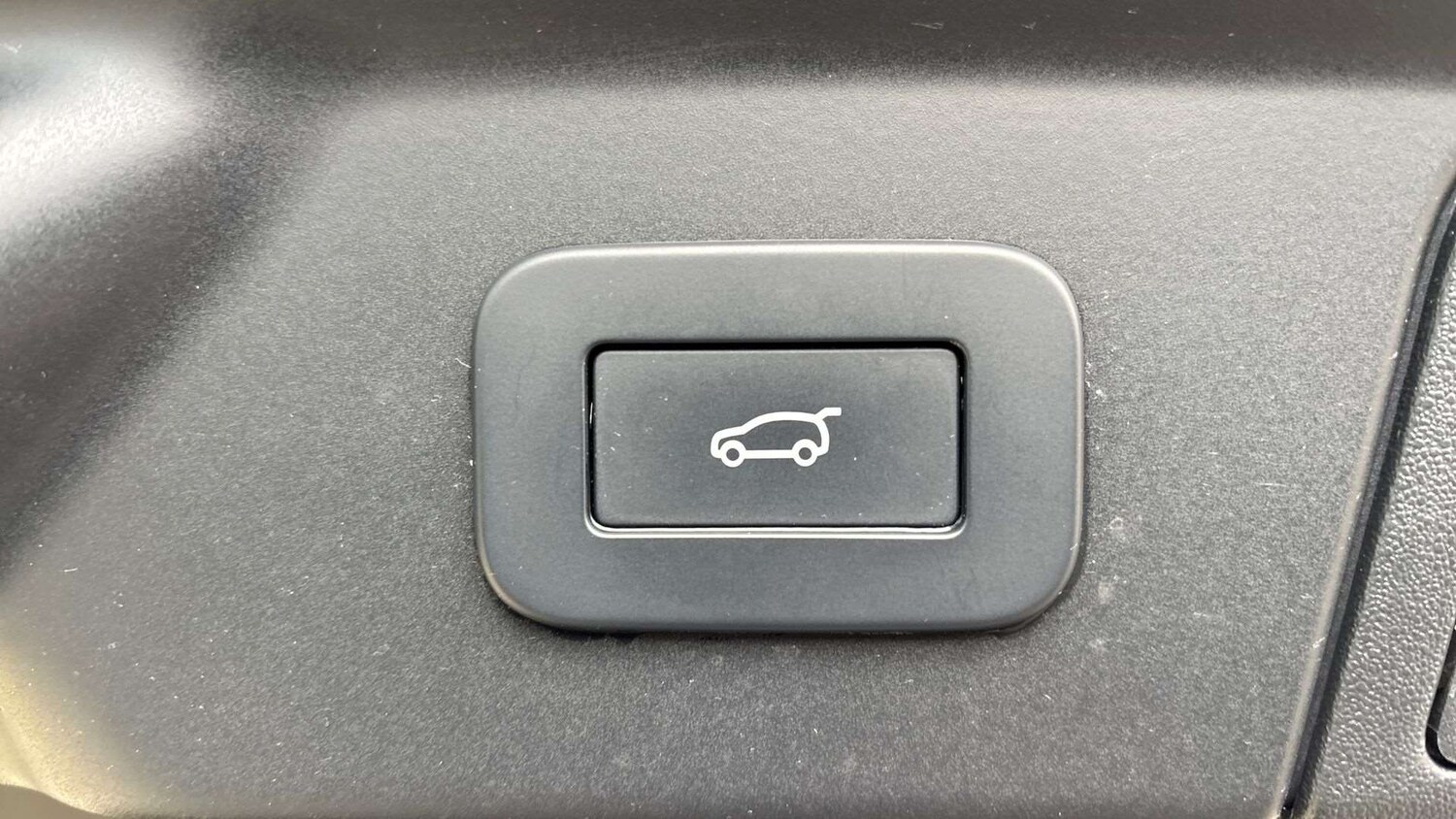 Used Land Rover Range Rover Velar 2023 for sale - 76564452: Photo 33