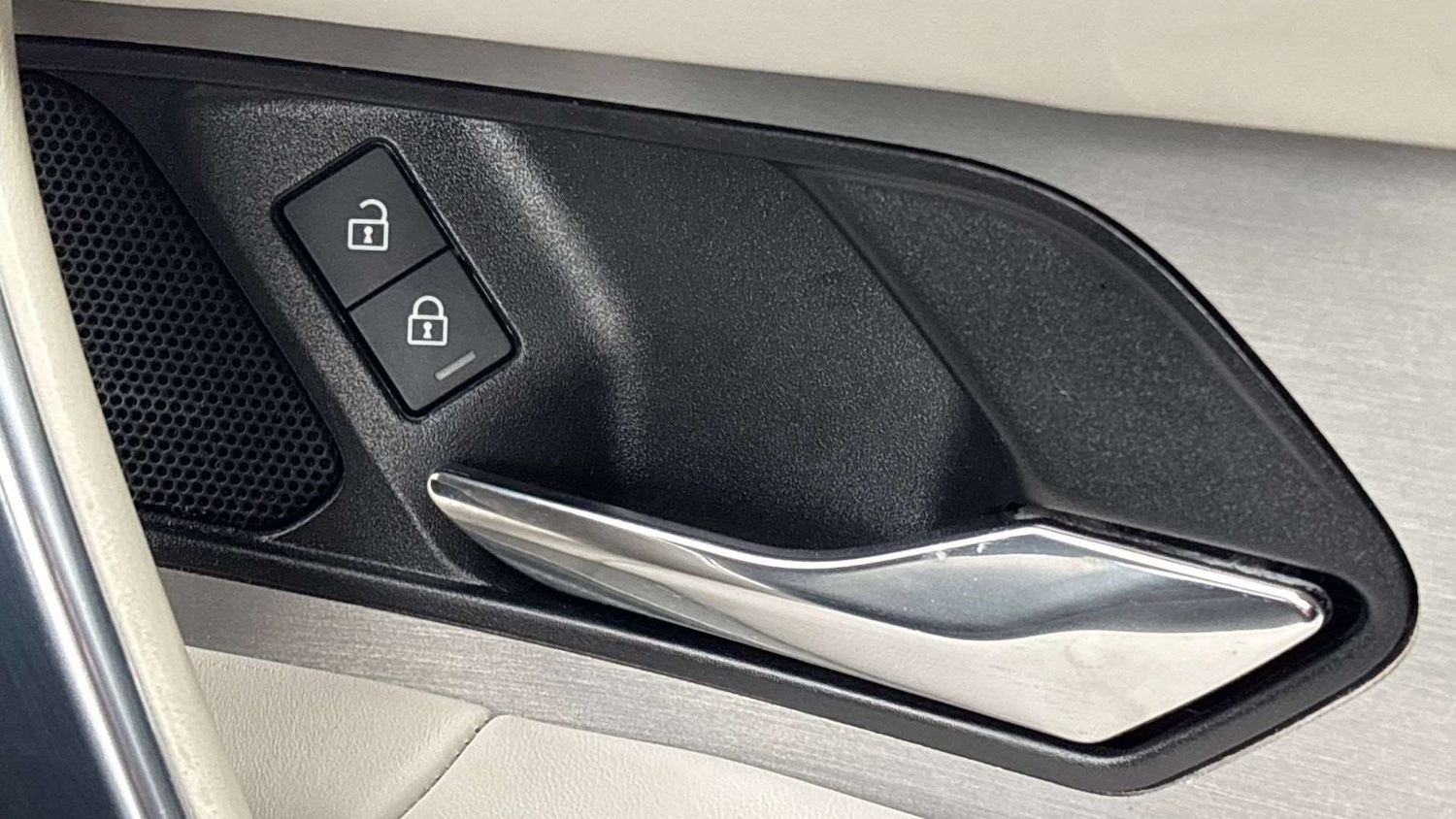 Used Land Rover Discovery Sport 2023 for sale - 76460345: Photo 25