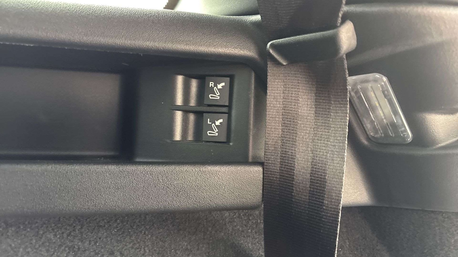 Used Land Rover Discovery Sport 2023 for sale - 76460345: Photo 27