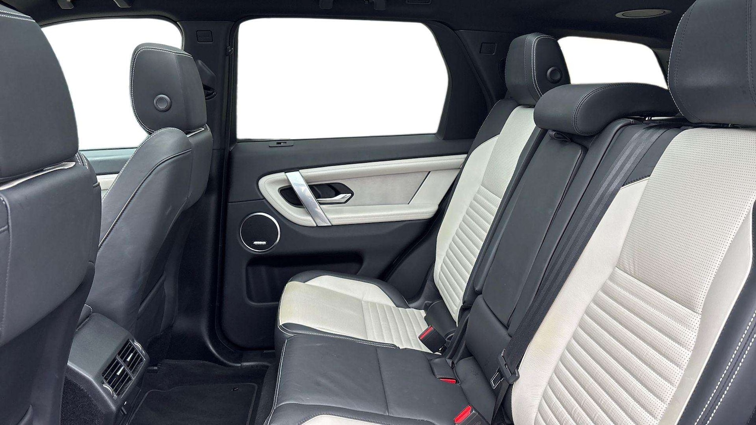 Used Land Rover Discovery Sport 2023 for sale - 76460345: Photo 4