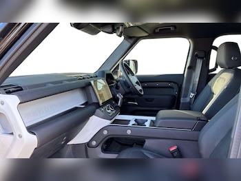 Used Land Rover Defender 2026 for sale - 79376758: Photo