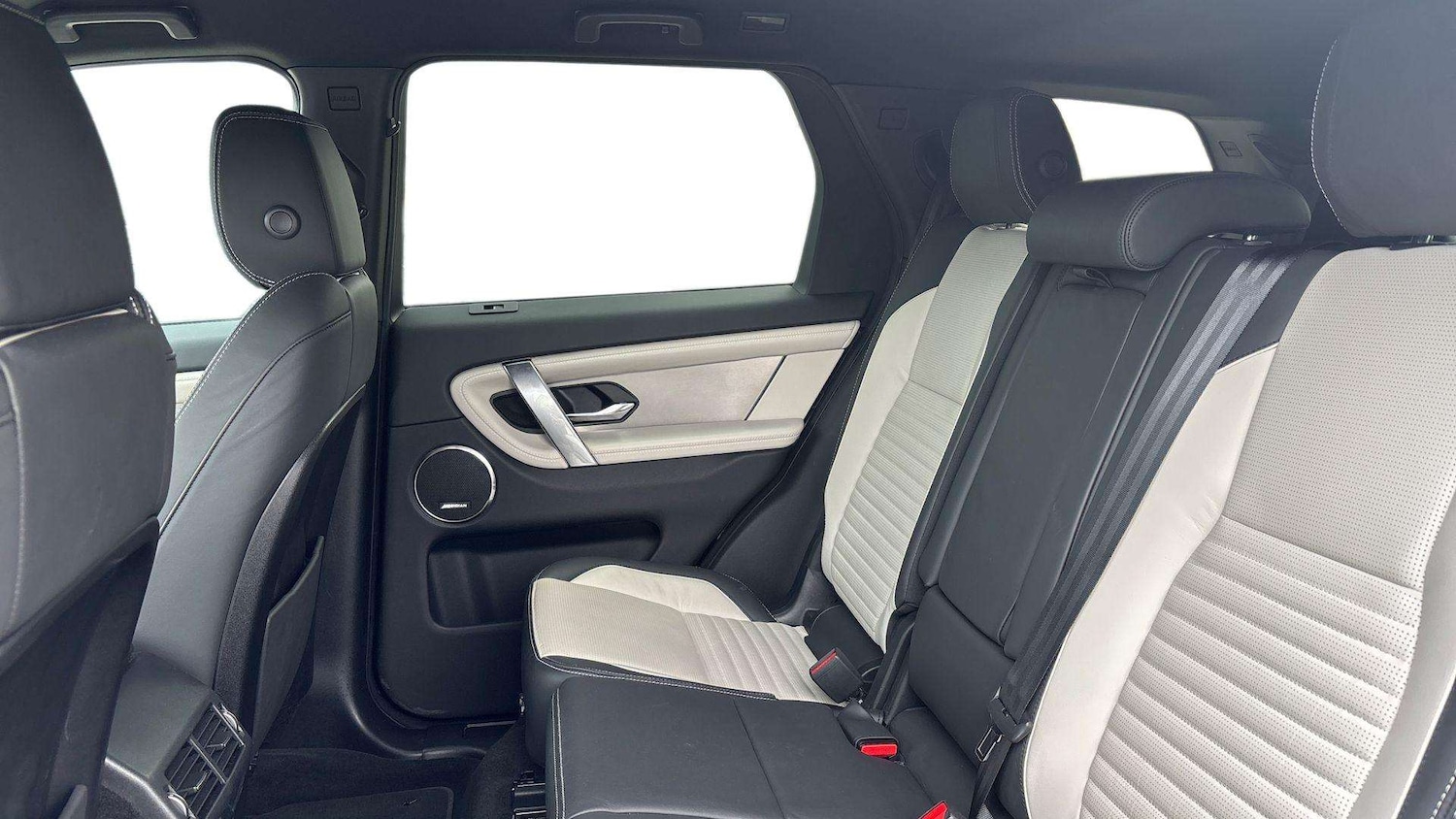 Used Land Rover Discovery Sport 2024 for sale - 76460463: Photo 4