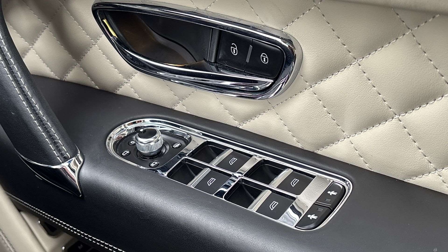 Used Bentley Bentayga 2018 for sale - 76460165: Photo 32