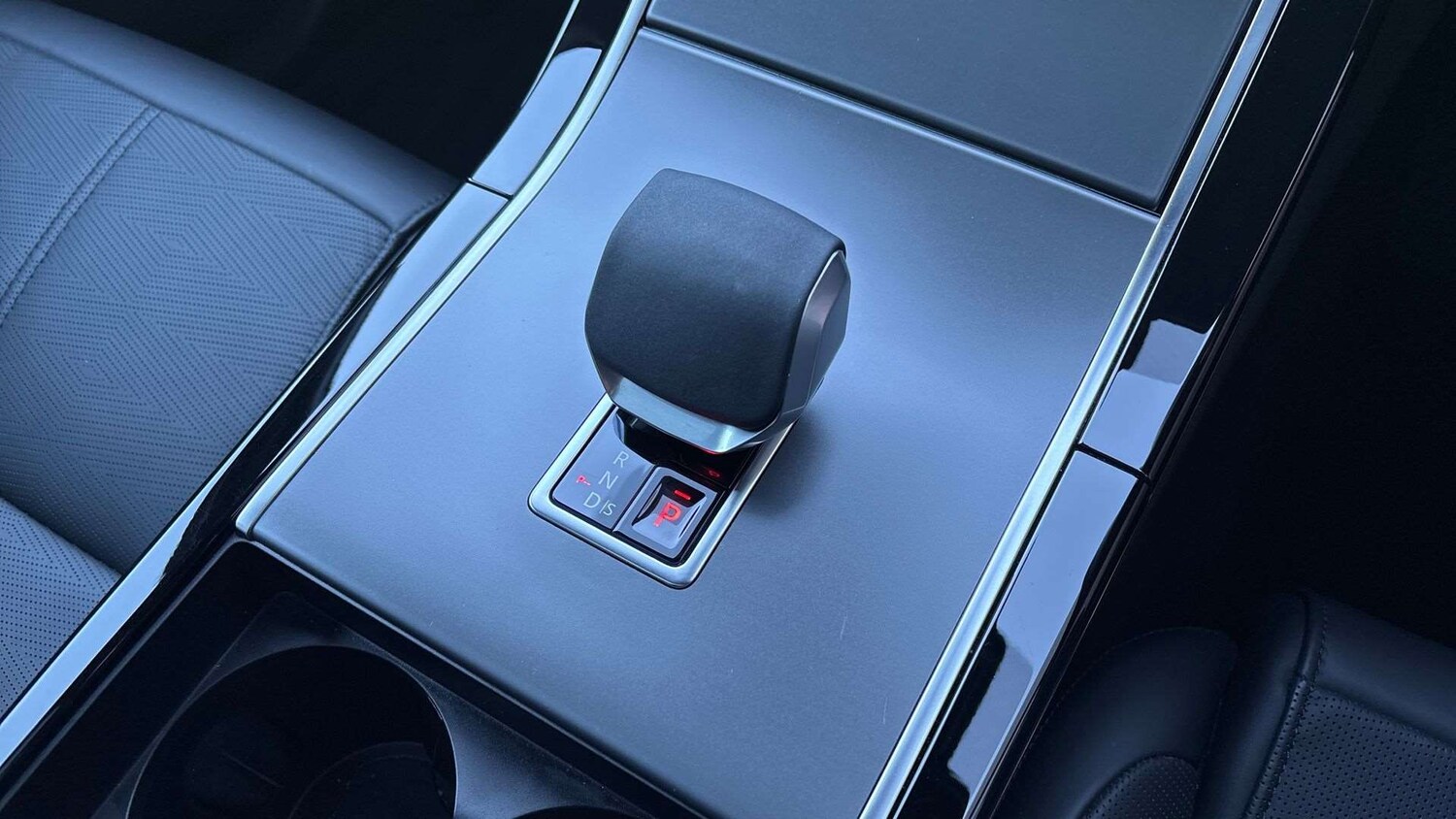 Used Land Rover Range Rover Velar 2025 for sale - 76460042: Photo 13