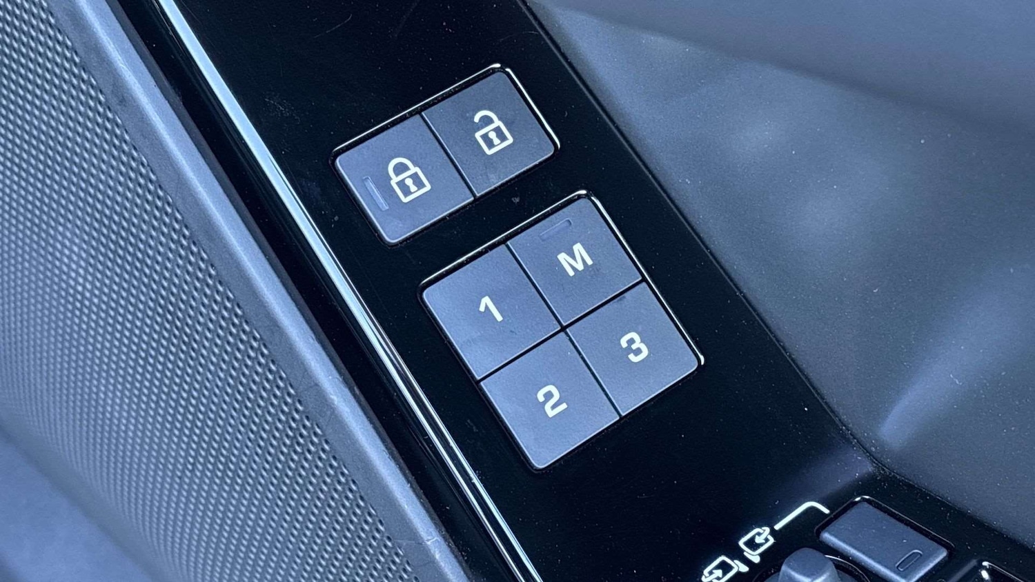 Used Land Rover Range Rover Velar 2025 for sale - 76460042: Photo 25