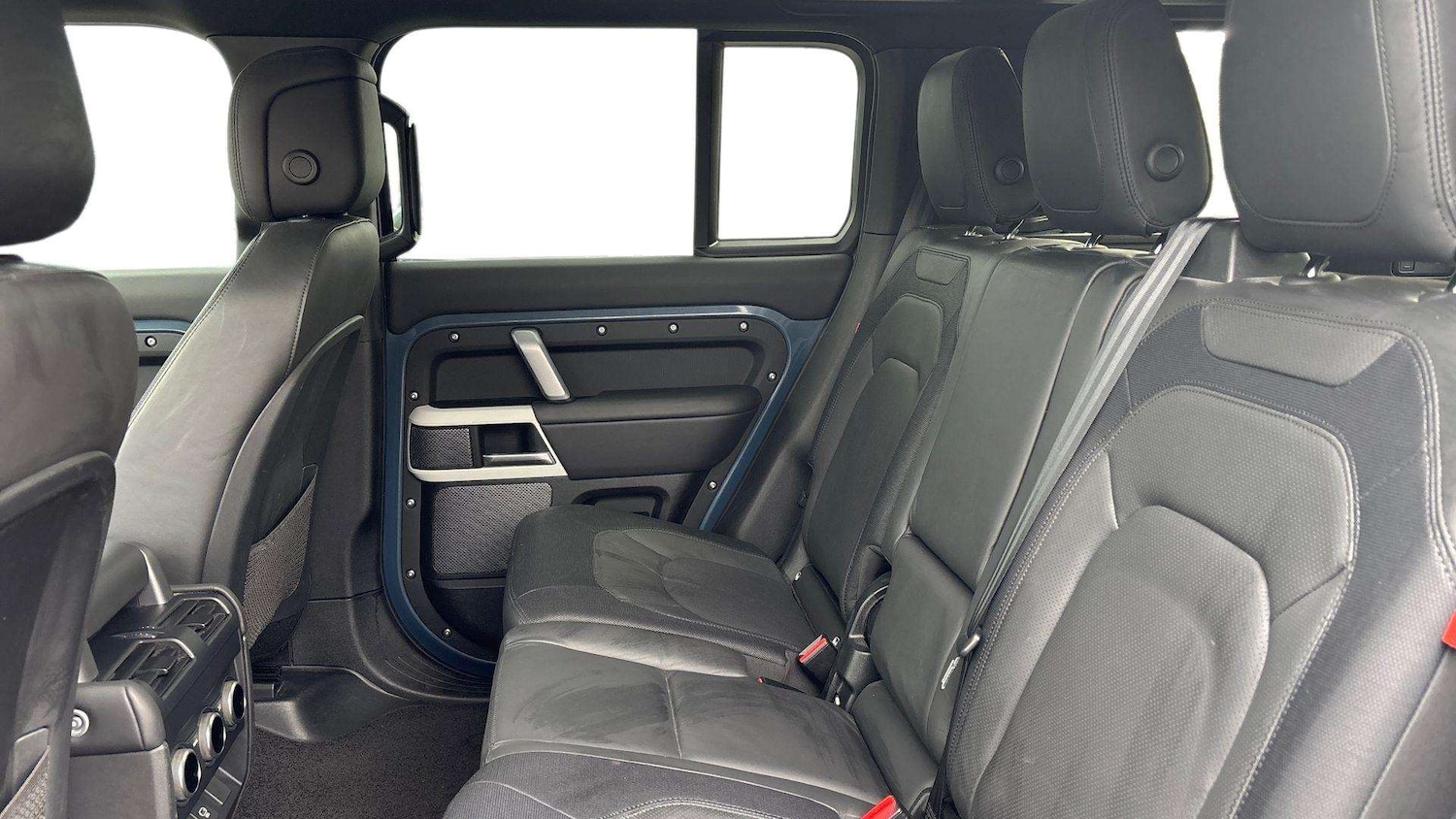 Used Land Rover Defender 2024 for sale - 76459869: Photo 4