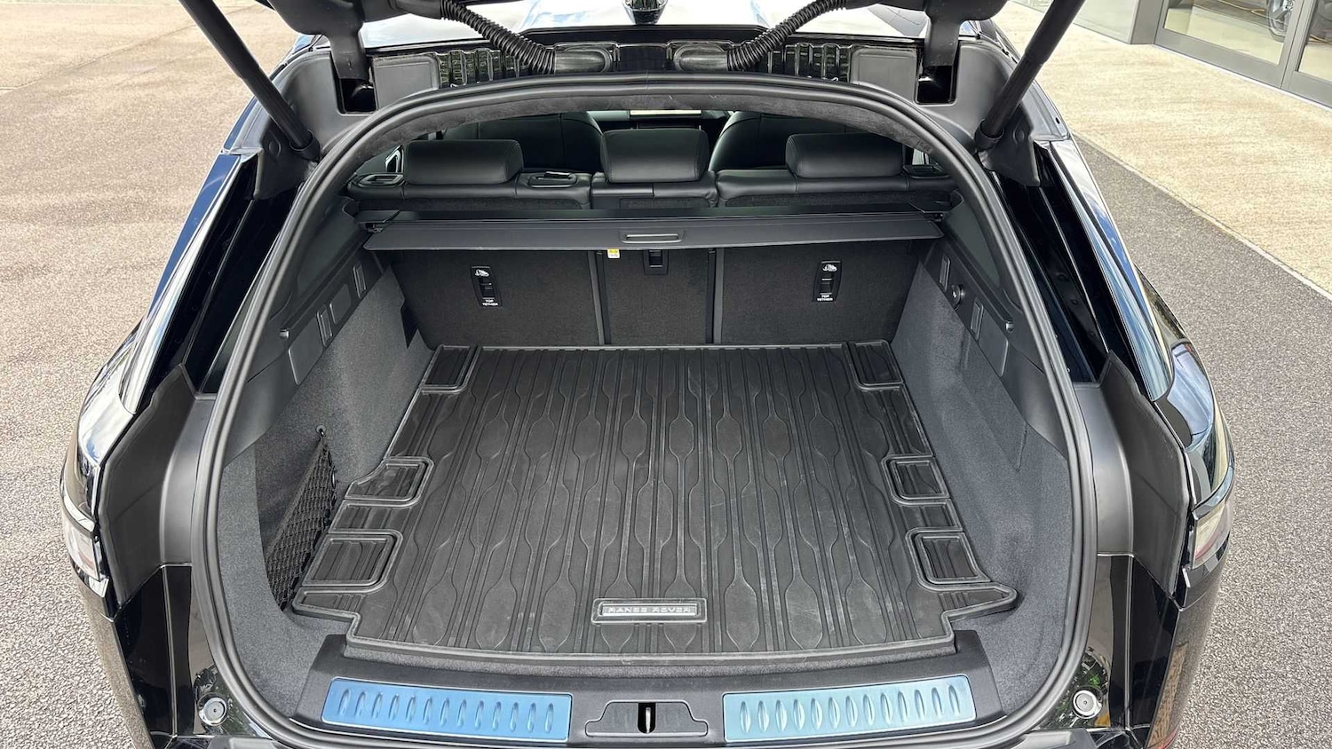 Used Land Rover Range Rover Velar 2025 for sale - 76460138: Photo 10