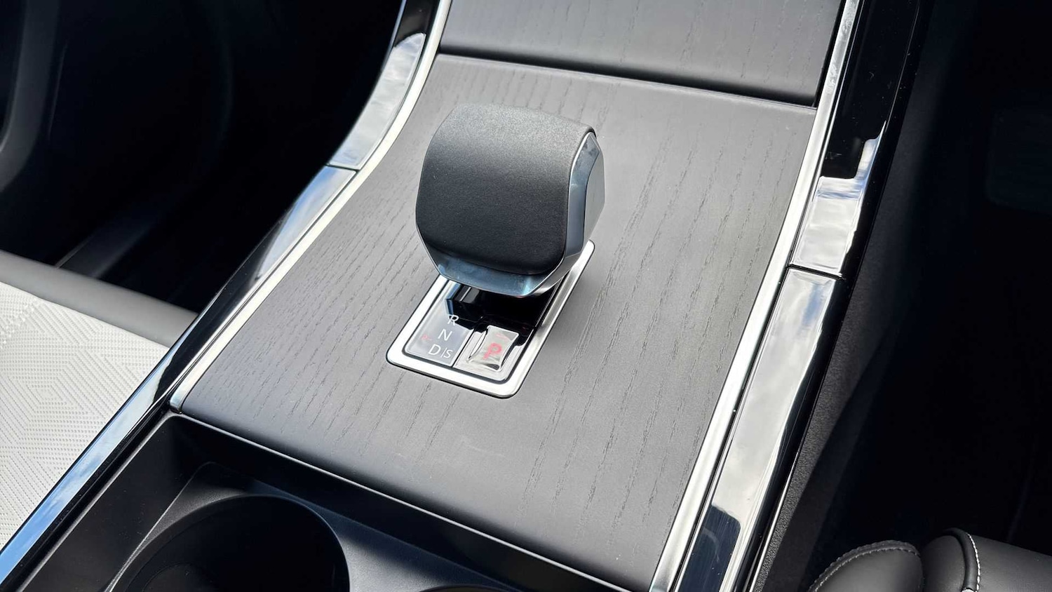 Used Land Rover Range Rover Velar 2025 for sale - 76460138: Photo 13