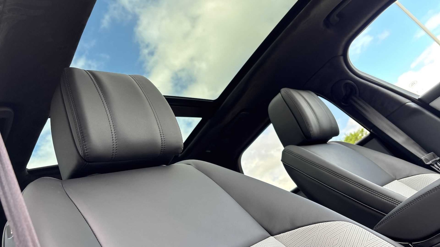 Used Land Rover Range Rover Velar 2025 for sale - 76460138: Photo 28