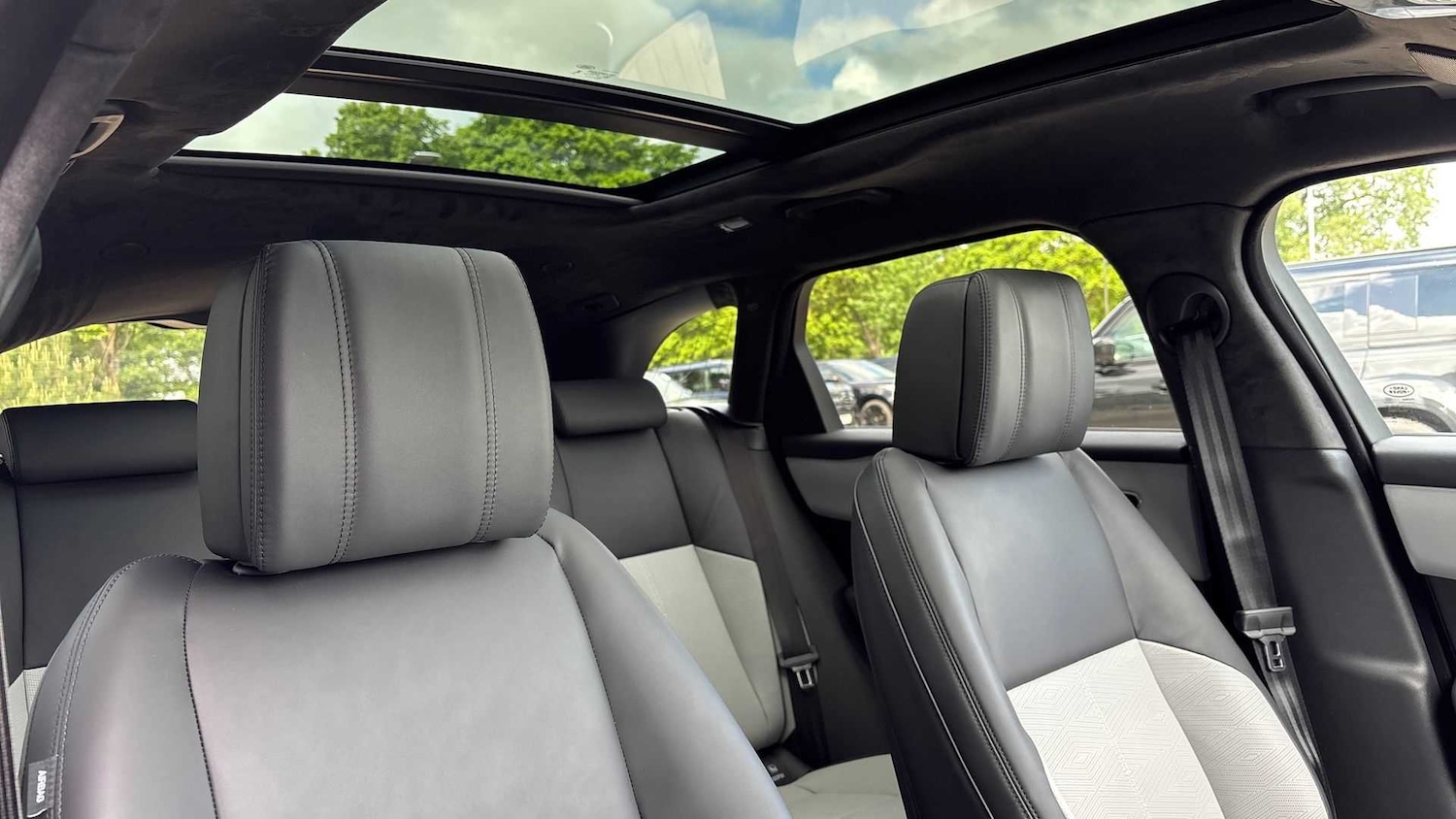 Used Land Rover Range Rover Velar 2025 for sale - 76460138: Photo 29