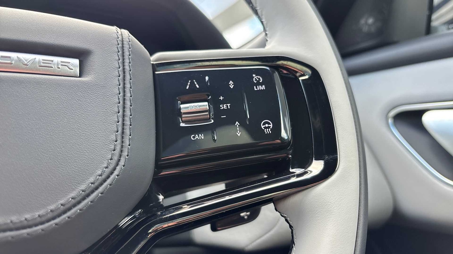 Used Land Rover Range Rover Velar 2025 for sale - 76460138: Photo 32