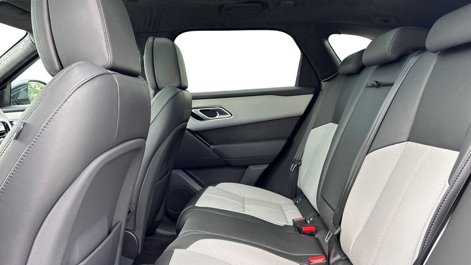 Used Land Rover Range Rover Velar 2025 for sale - 76460138: Photo 4