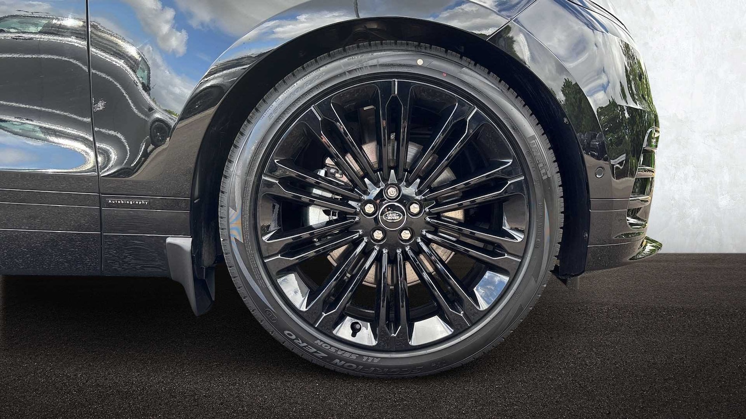 Used Land Rover Range Rover Velar 2025 for sale - 76460138: Photo 8