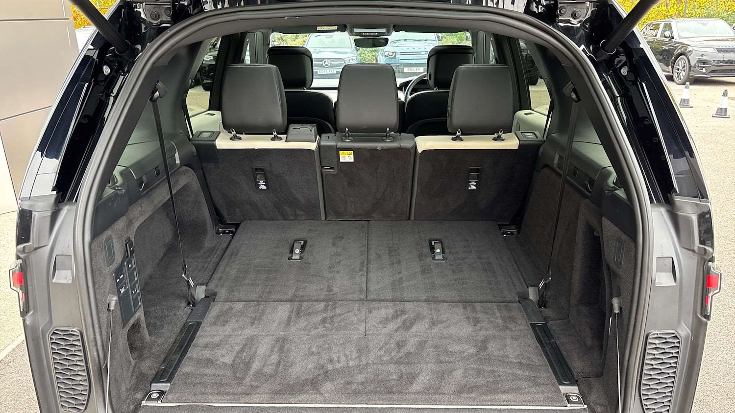 Used Land Rover Discovery 2023 for sale - 76460628: Photo 10