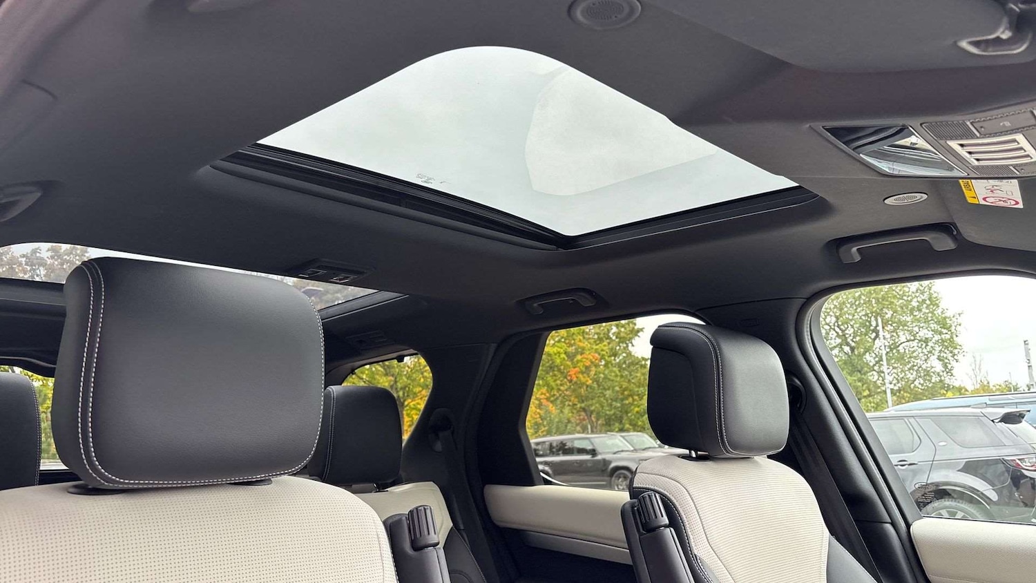 Used Land Rover Discovery 2023 for sale - 76460628: Photo 21