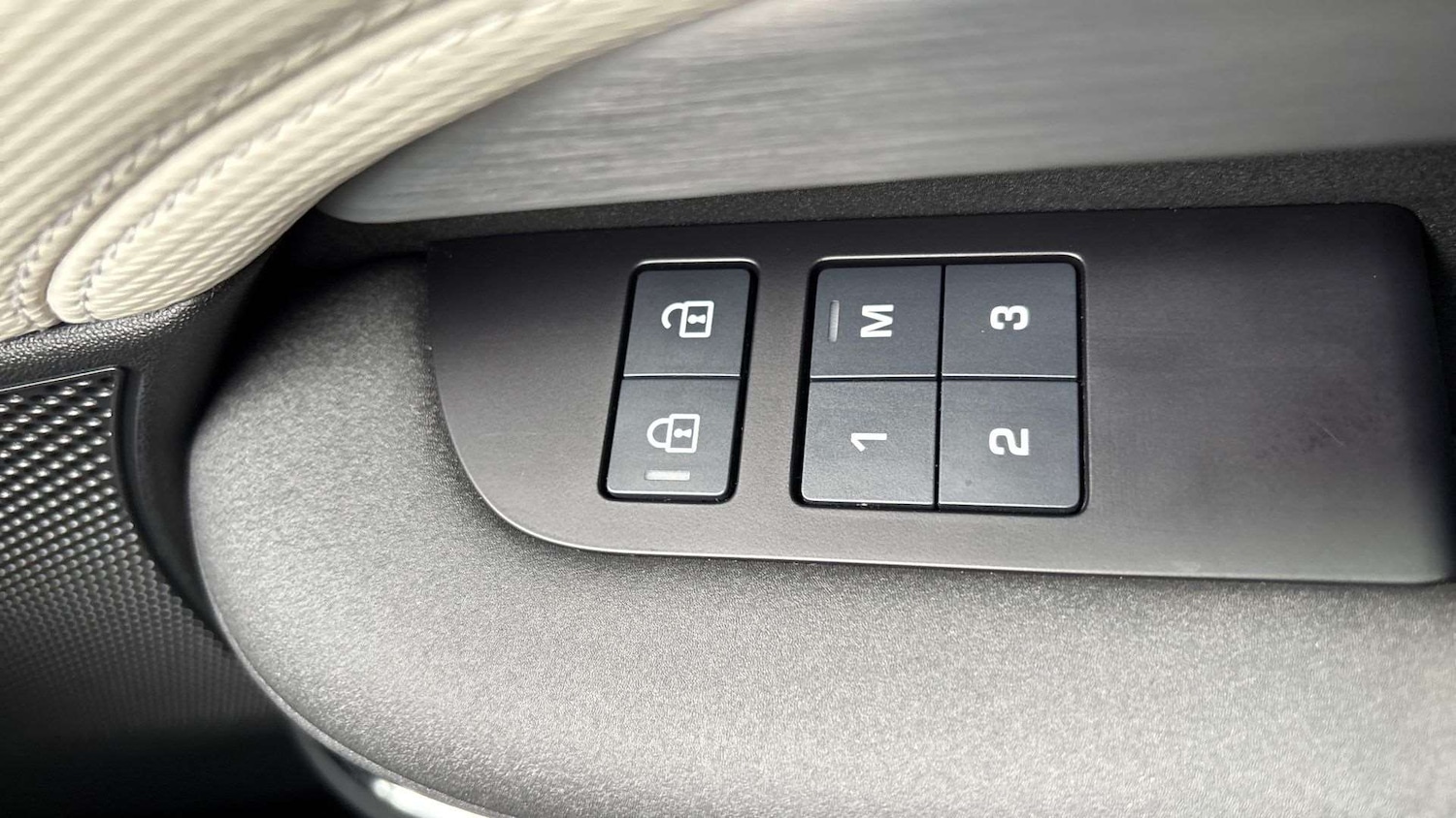 Used Land Rover Discovery 2023 for sale - 76460628: Photo 25