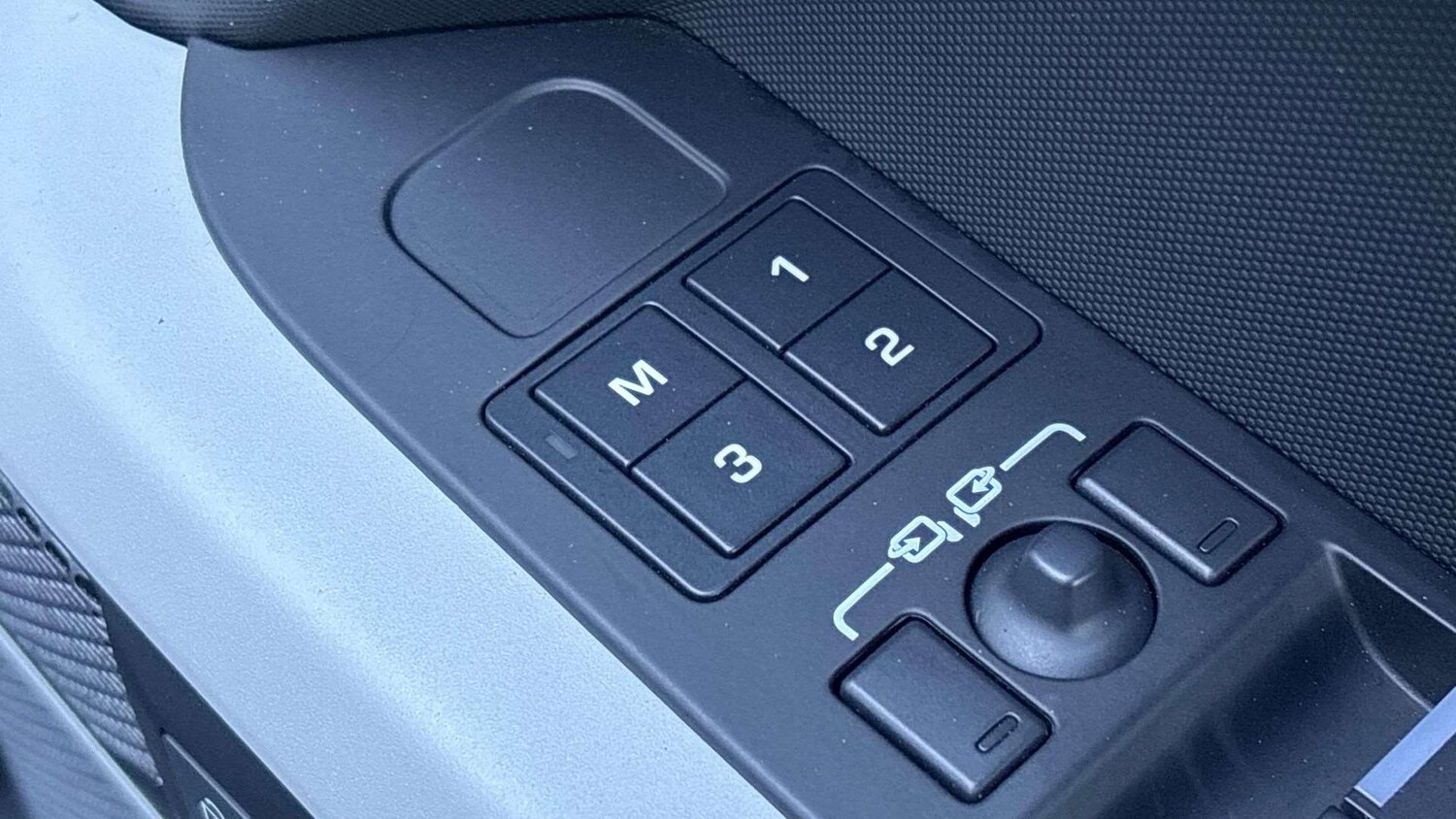 Used Land Rover Defender 2023 for sale - 76929093: Photo 25