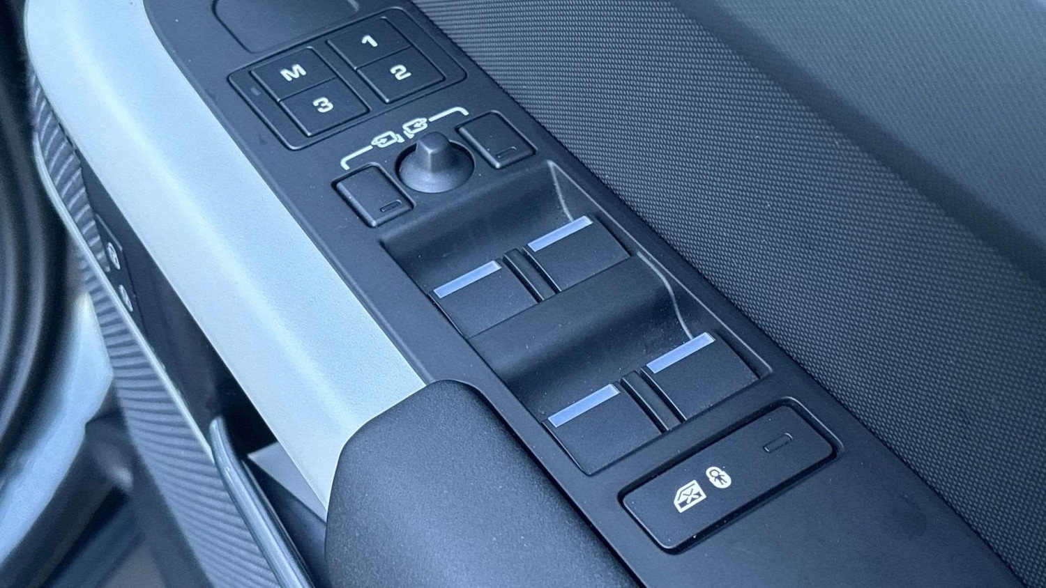 Used Land Rover Defender 2023 for sale - 76929093: Photo 33