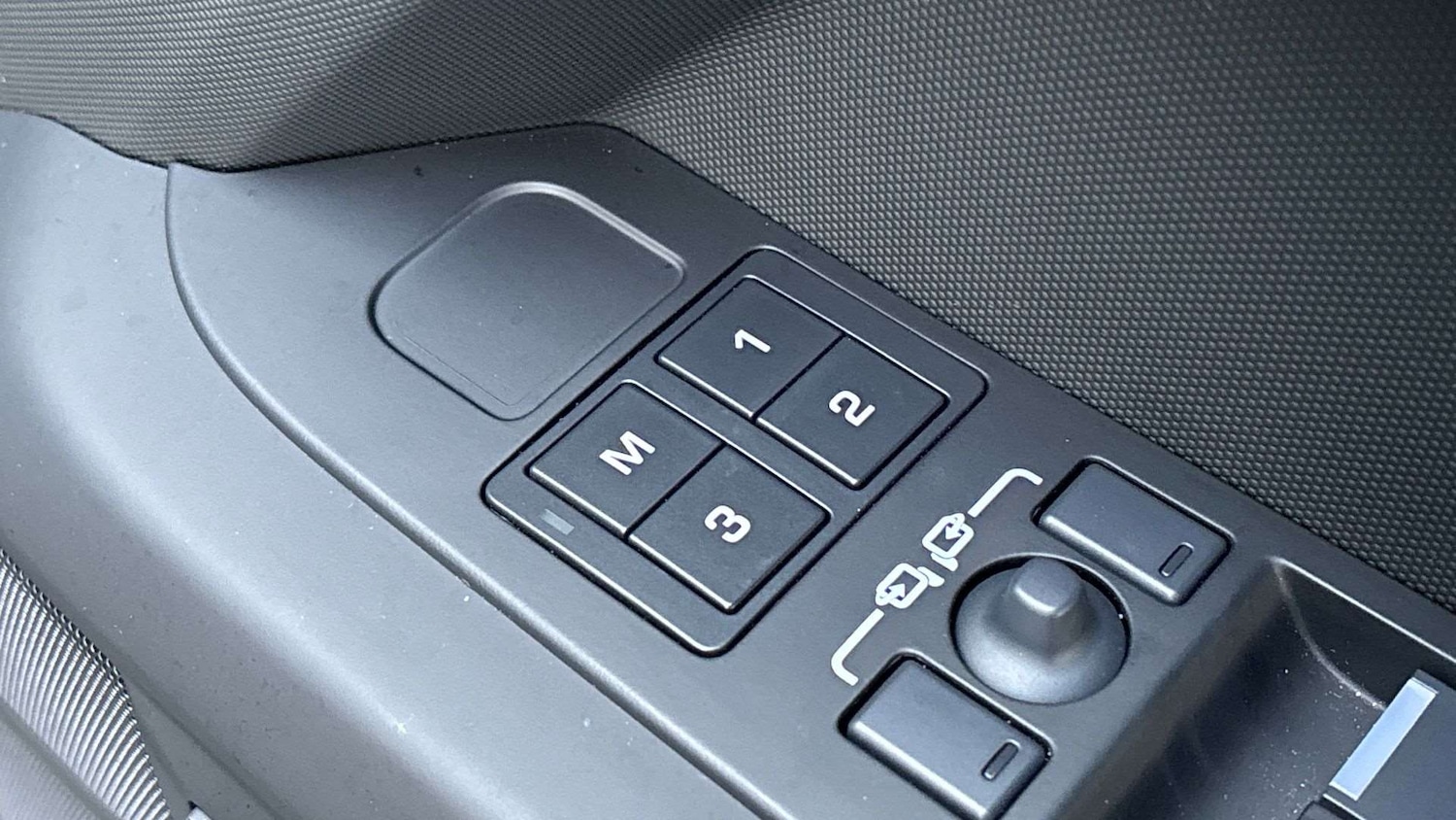 Used Land Rover Defender 2025 for sale - 77093411: Photo 25