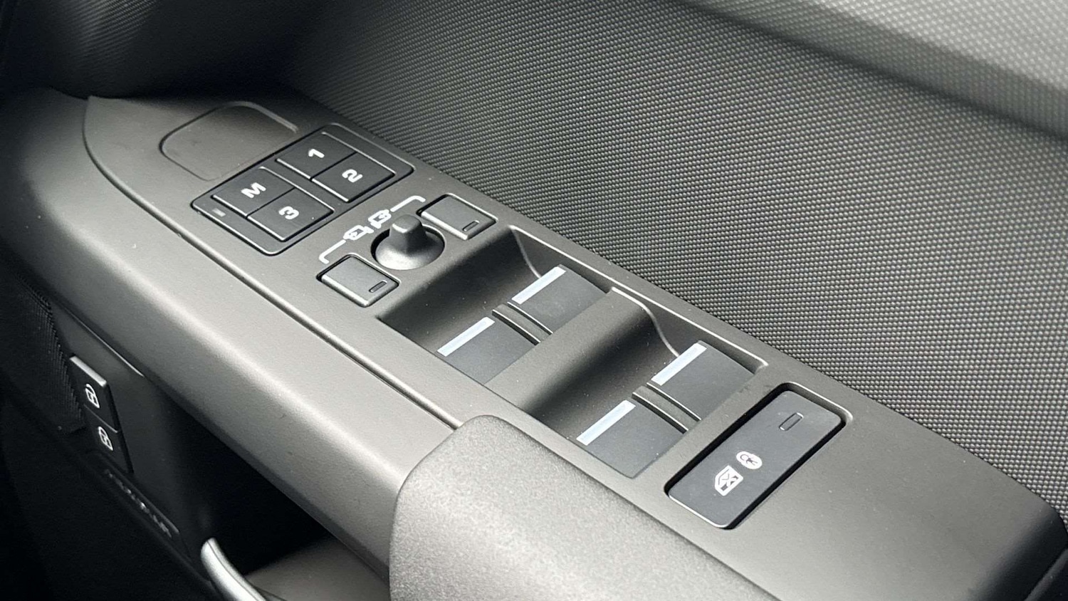 Used Land Rover Defender 2025 for sale - 77526830: Photo 32