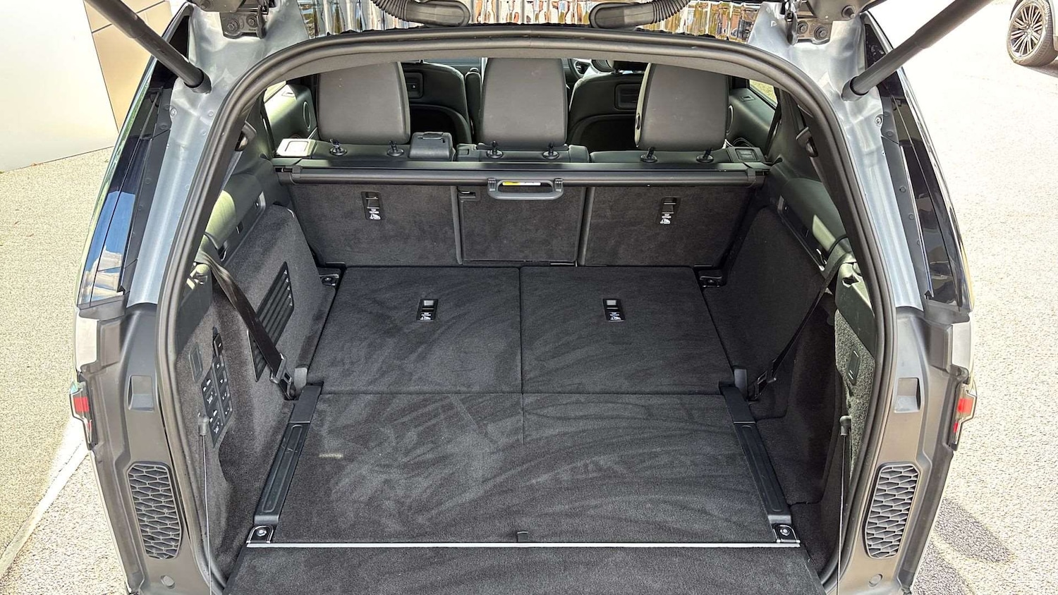 Used Land Rover Discovery 2023 for sale - 76460451: Photo 10