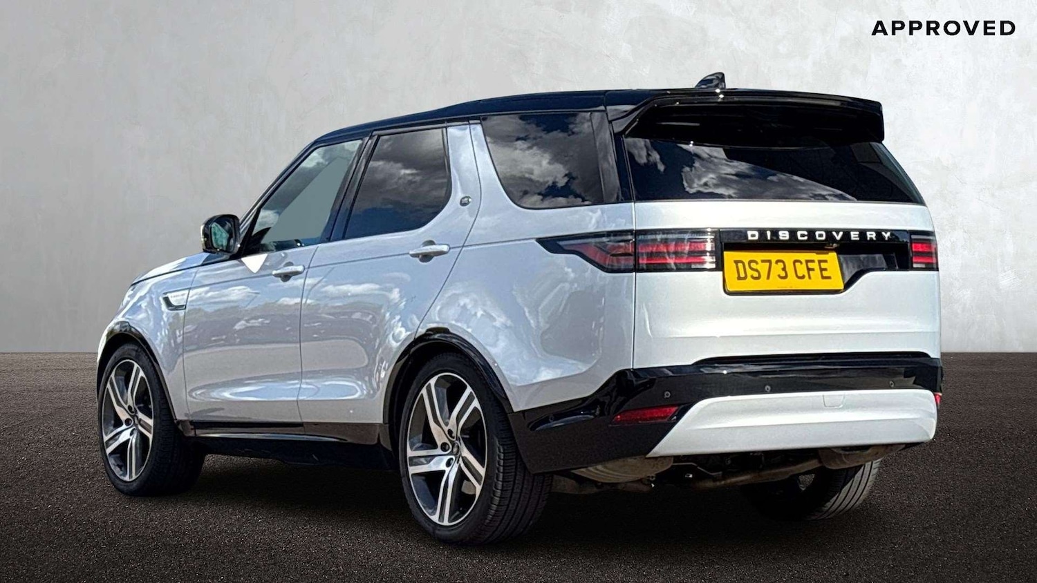 Used Land Rover Discovery 2023 for sale - 76460451: Photo 2