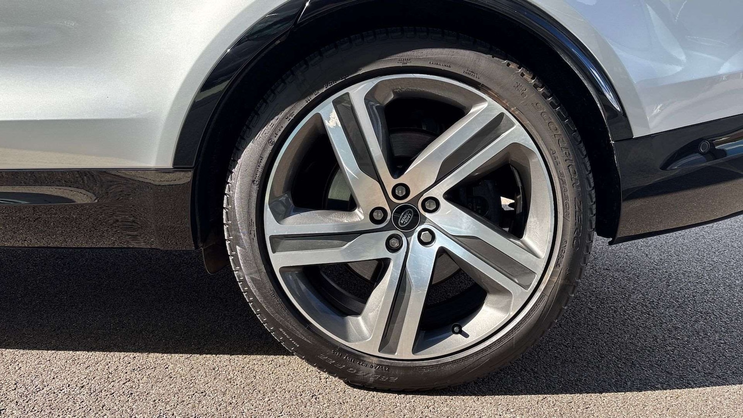 Used Land Rover Discovery 2023 for sale - 76460451: Photo 24