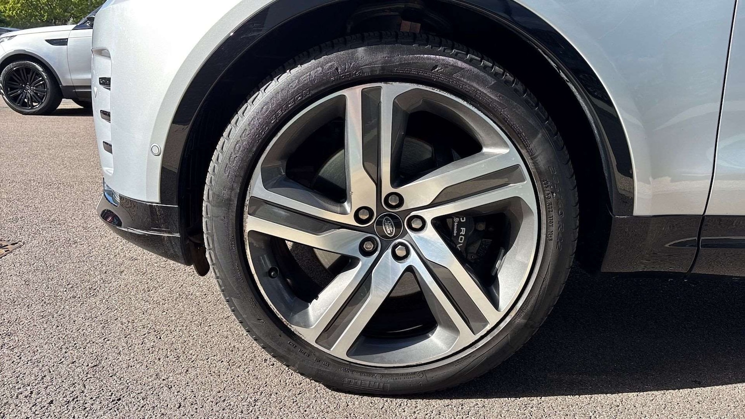 Used Land Rover Discovery 2023 for sale - 76460451: Photo 25