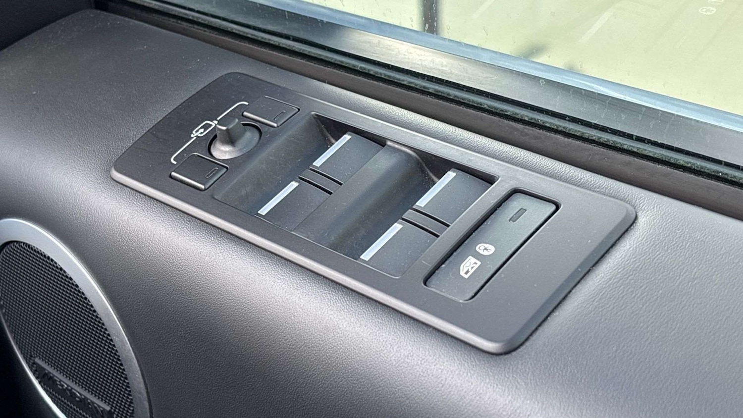 Used Land Rover Discovery 2023 for sale - 76460451: Photo 32