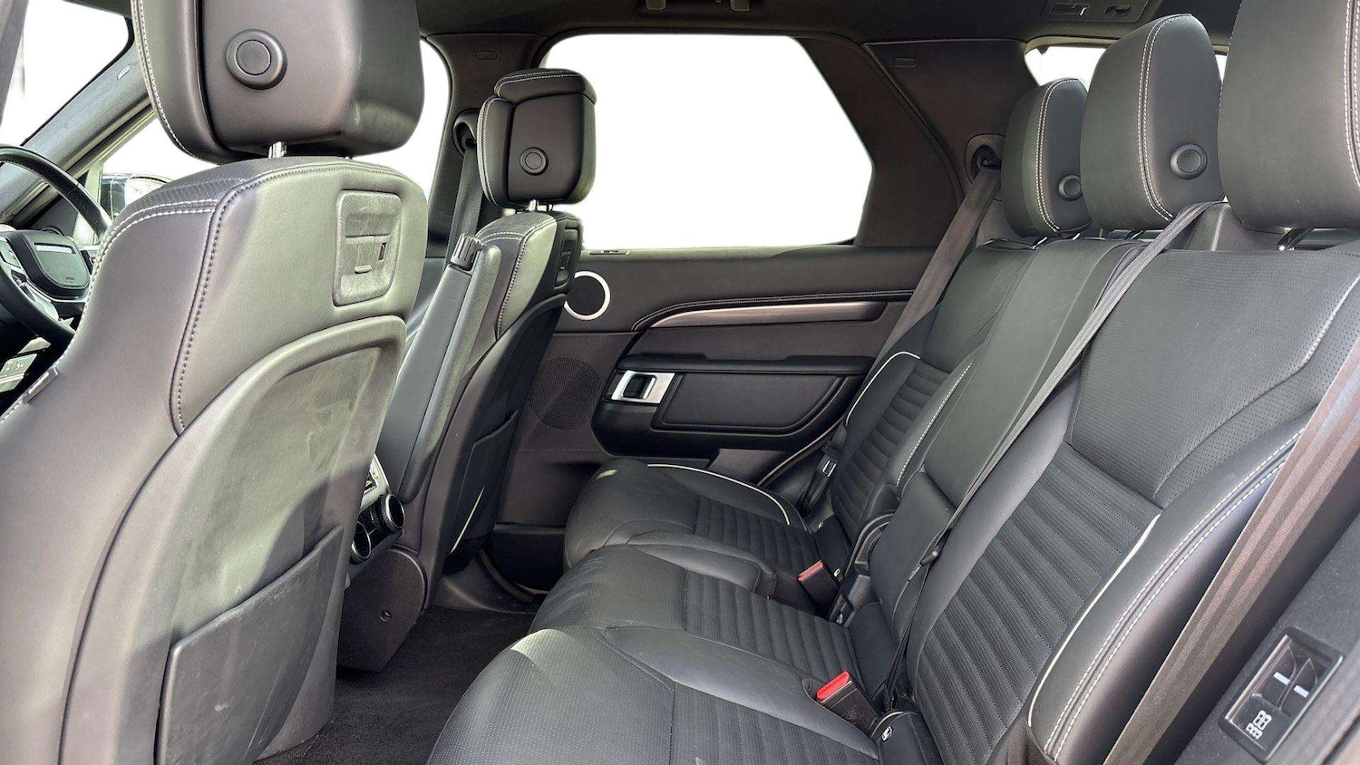 Used Land Rover Discovery 2023 for sale - 76460451: Photo 4