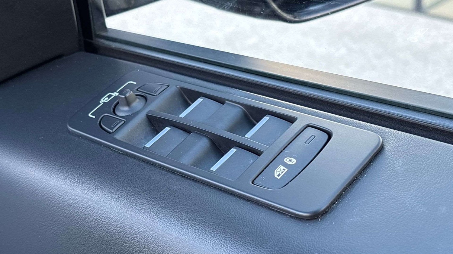 Used Land Rover Discovery Sport 2023 for sale - 76459945: Photo 32