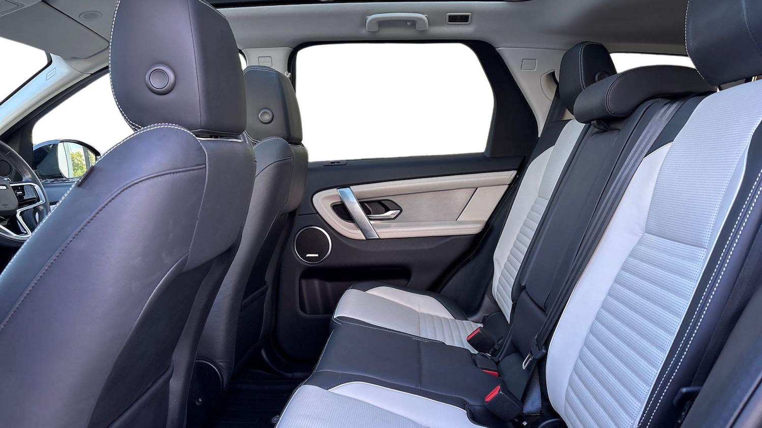 Used Land Rover Discovery Sport 2023 for sale - 76459945: Photo 4