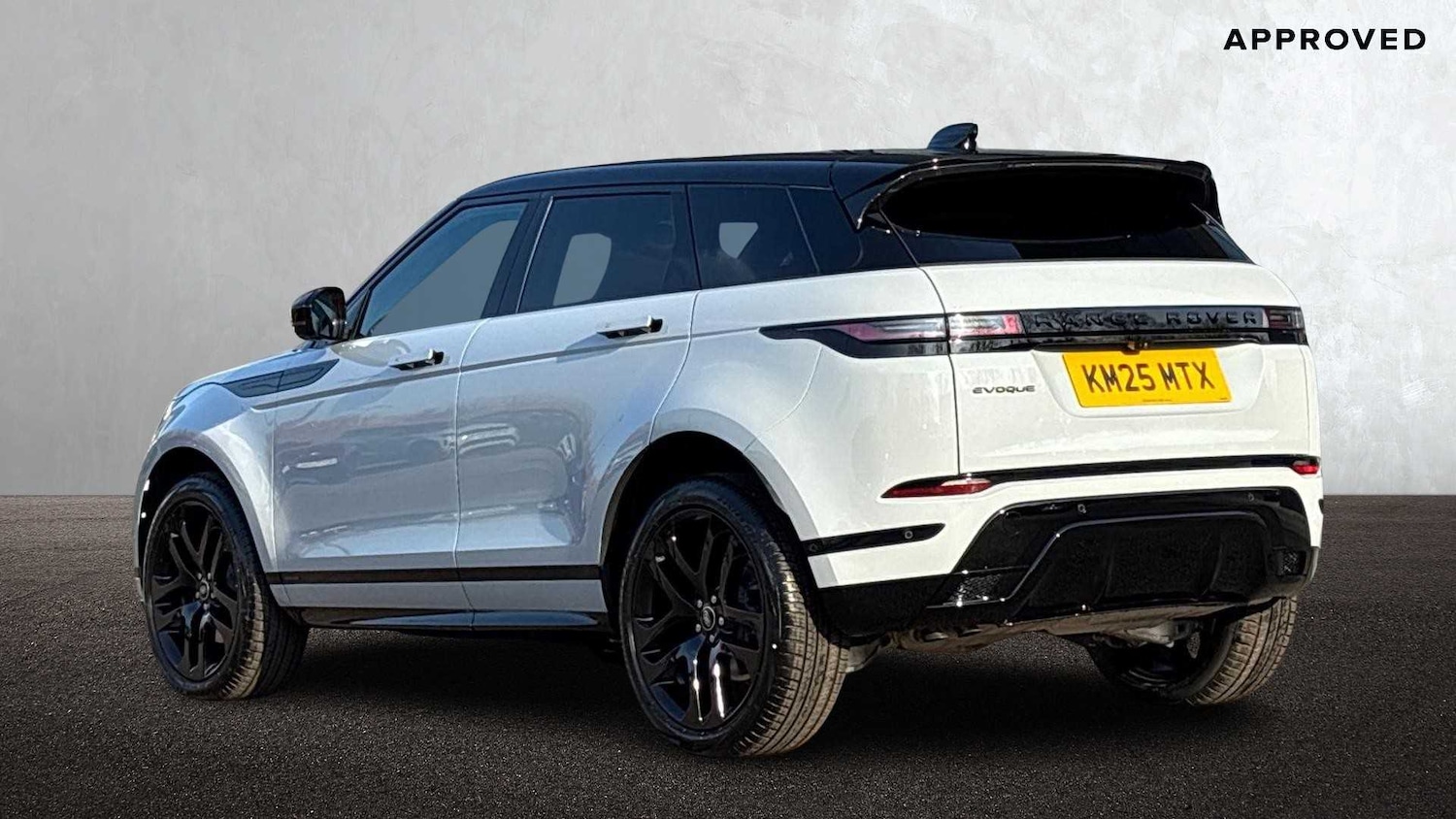 Used Land Rover Range Rover Evoque 2025 for sale - 77334005: Photo 2
