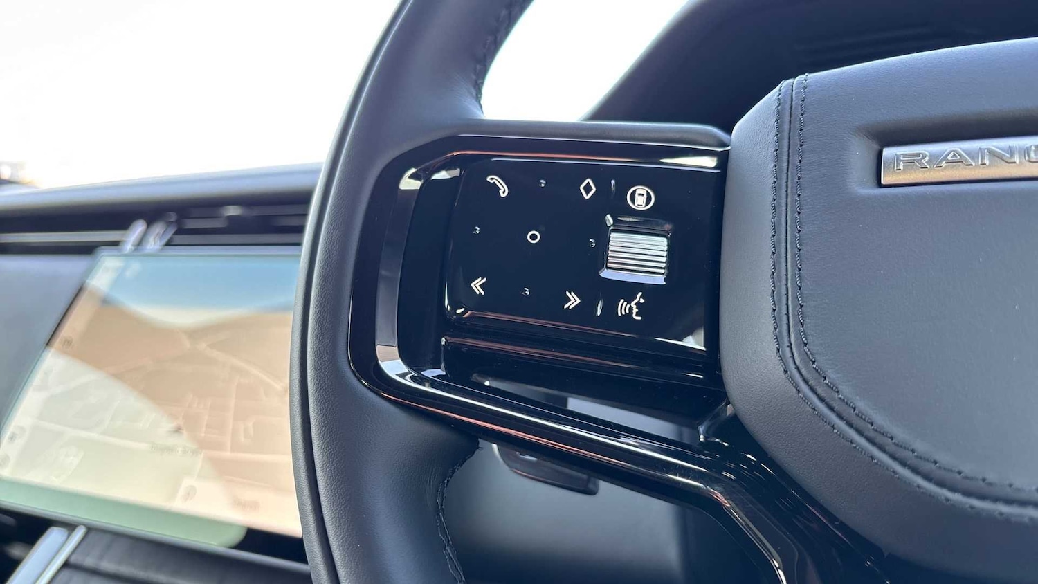 Used Land Rover Range Rover Evoque 2025 for sale - 77334005: Photo 31
