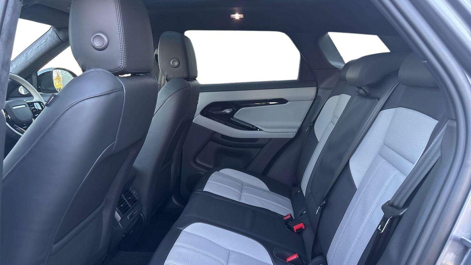 Used Land Rover Range Rover Evoque 2025 for sale - 76842805: Photo 4